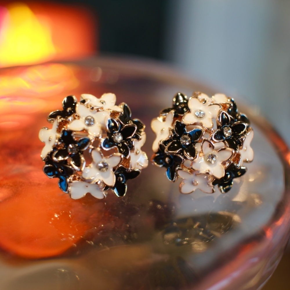 New 925 Four Leaf Flower Diamond Stud earrings